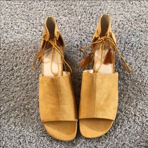 Nine West mustard sandals